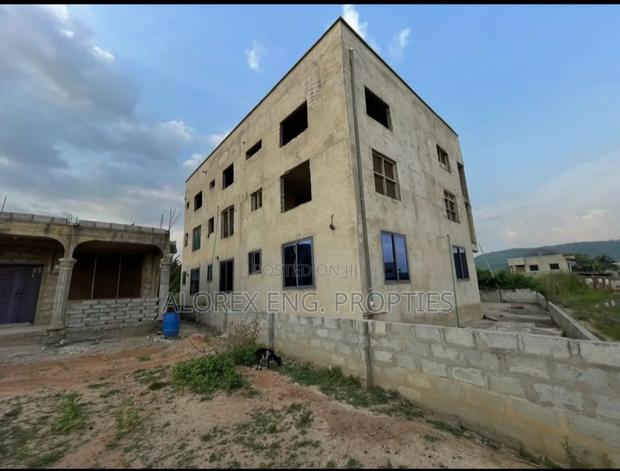 9bdrm Apartment in Uncompleted, Danfa for sale · Photo 4