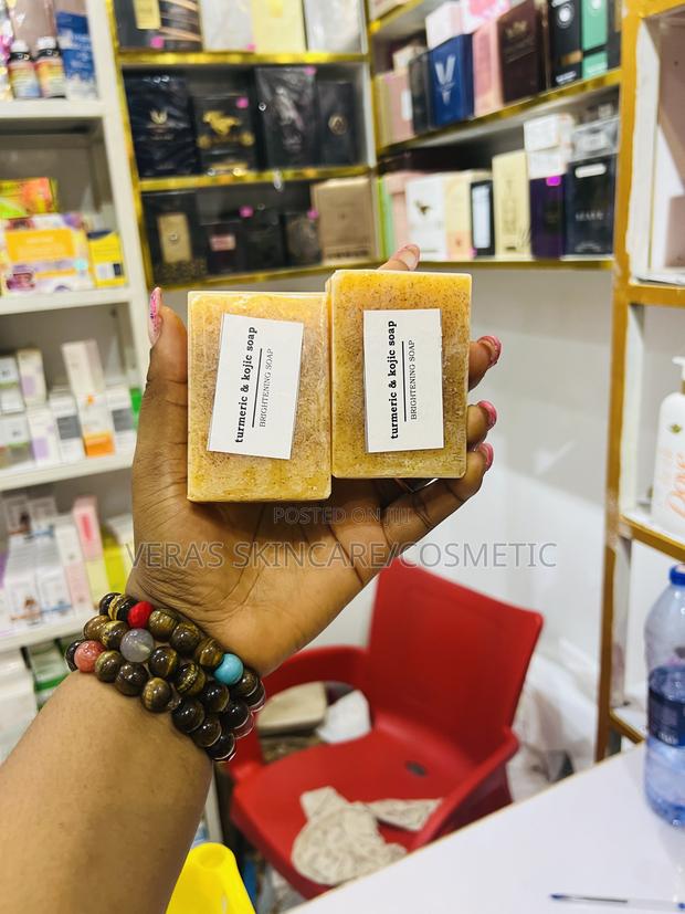 Tumeric & Kojic Brightening Soap · Photo 1