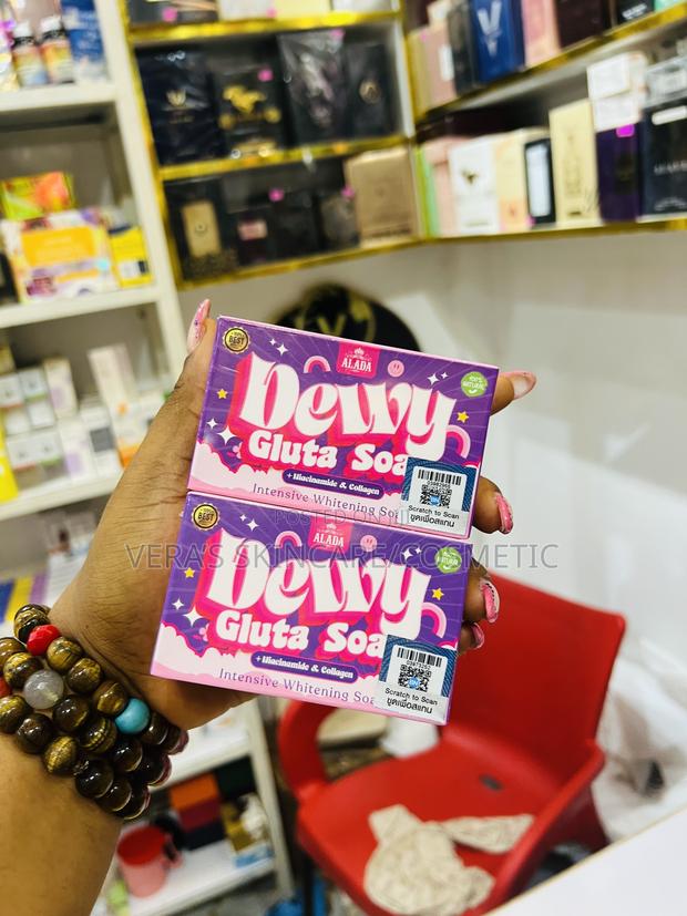 Alada Dewy Gluta Soap · Photo 1