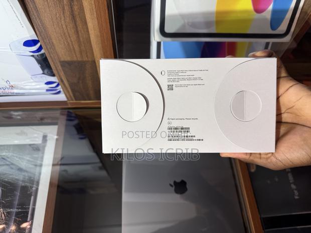 Brand New Apple Watch Ultra 3 49mm Natural Titanium · Photo 2