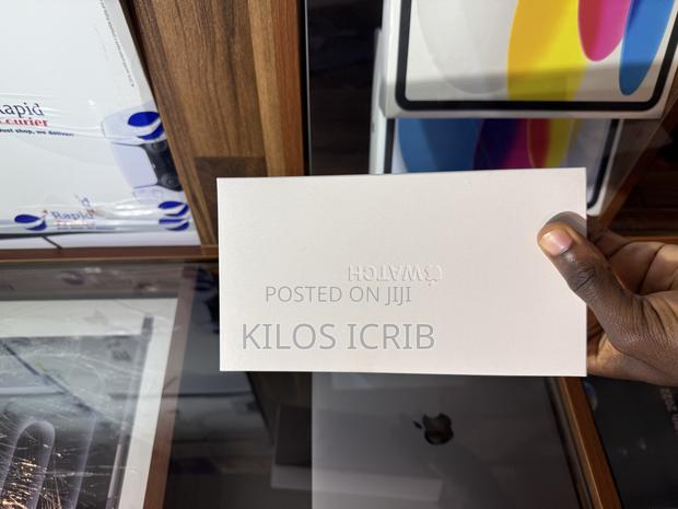 Brand New Apple Watch Ultra 3 49mm Natural Titanium · Photo 1