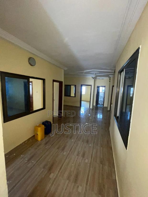 5bdrm House in Bortianor for rent · Photo 2