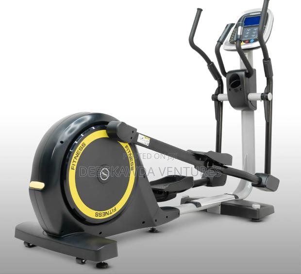 Elliptical Commercial Machine · Photo 1