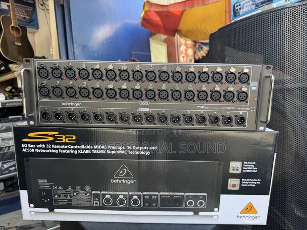 Behringer S32 32-Input / 16-Output Digital Stage Box. · Photo 1