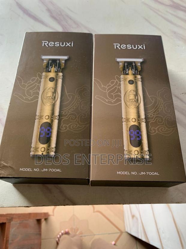 Rechargeable Gold Resuxi Hair Clipper · Photo 1