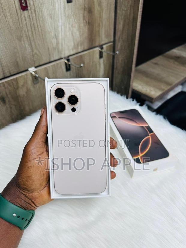 Apple iPhone 16 Pro Max 256 GB White · Photo 3