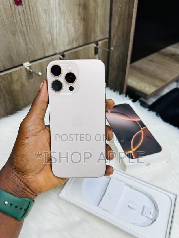 Apple iPhone 16 Pro Max 256 GB White · Photo 1