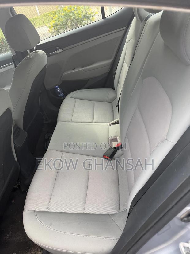 Hyundai Elantra 2017 Gray · Photo 6