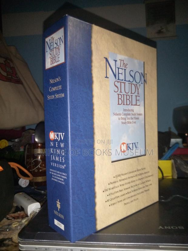 The Nelson Study Bible NKJV (Genuine Leather) · Photo 2