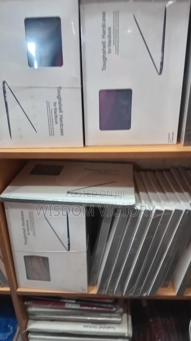 Mack Book Case · Photo 1