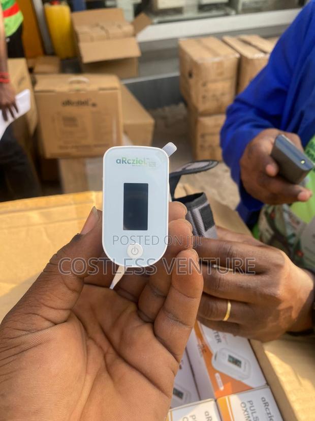 Arcziel Pulse Oximeter White · Photo 2
