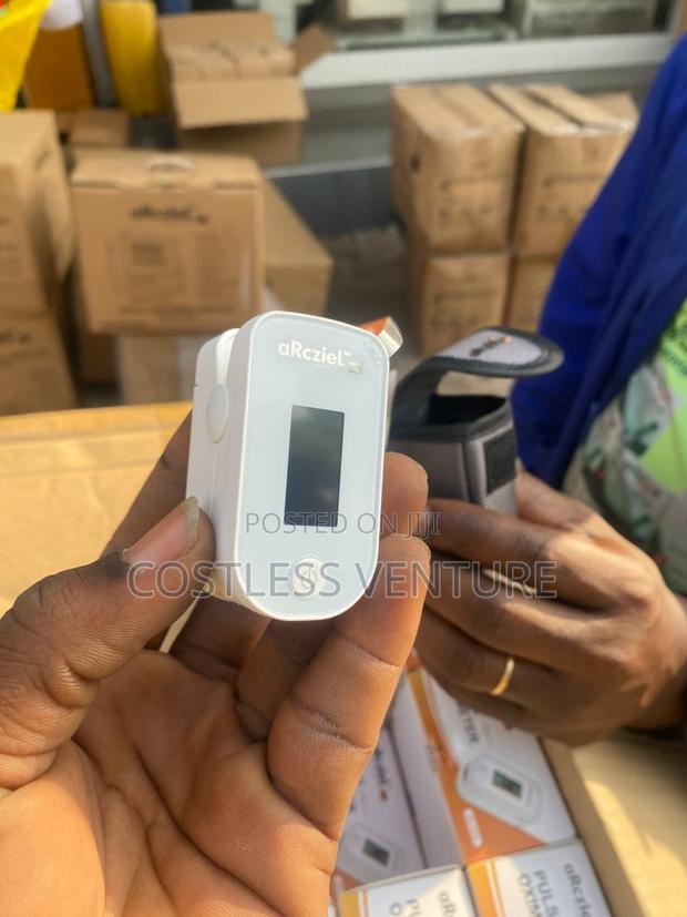Arcziel Pulse Oximeter White · Photo 3