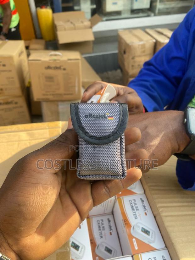 Arcziel Pulse Oximeter White · Photo 4
