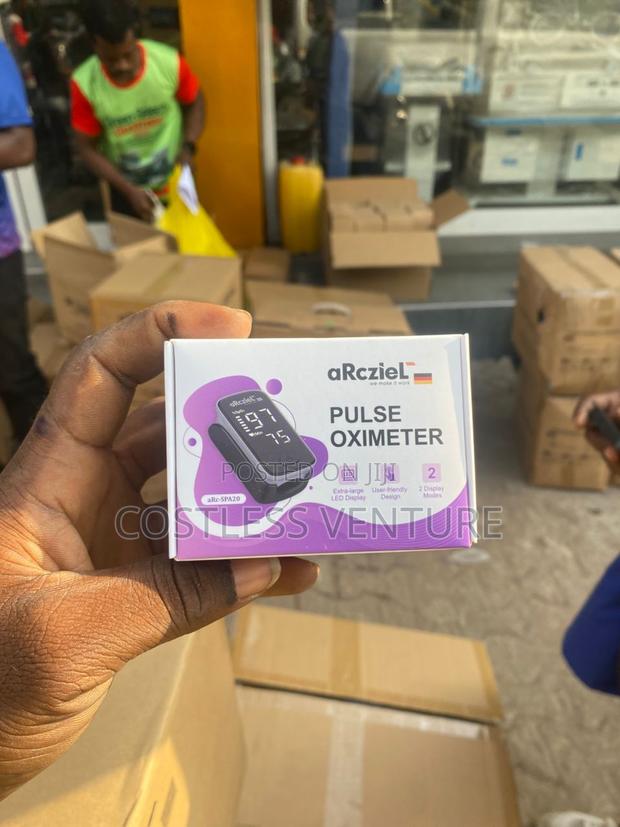 Arcziel Fingertip Pulse Oximeter Black · Photo 1
