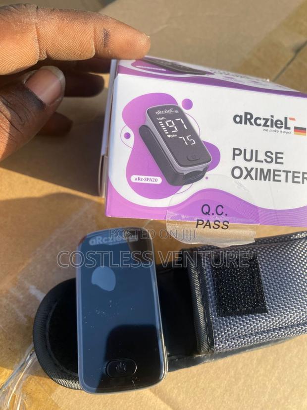 Arcziel Fingertip Pulse Oximeter Black · Photo 2