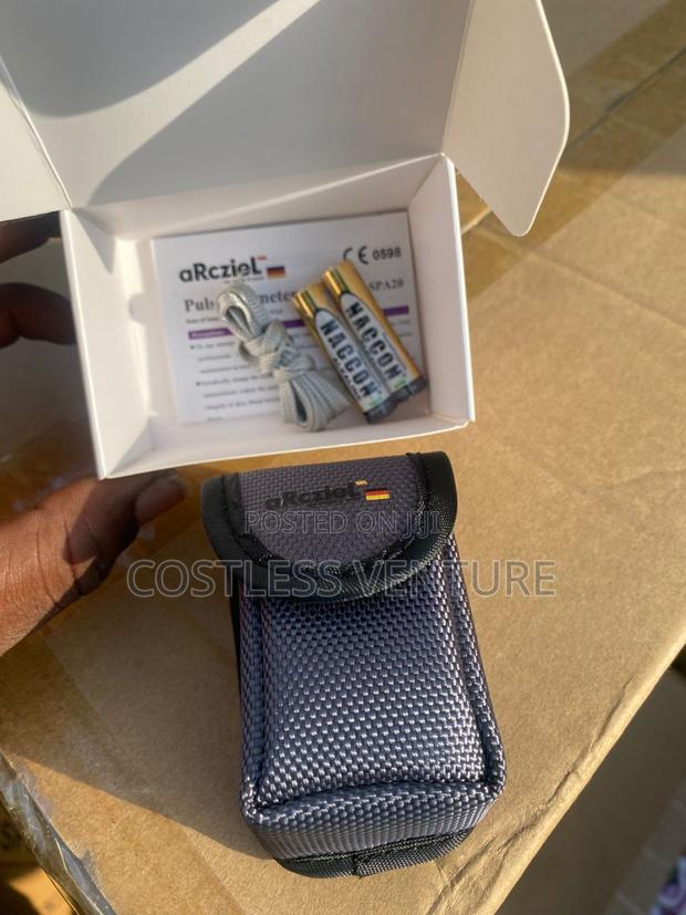 Arcziel Fingertip Pulse Oximeter Black · Photo 3