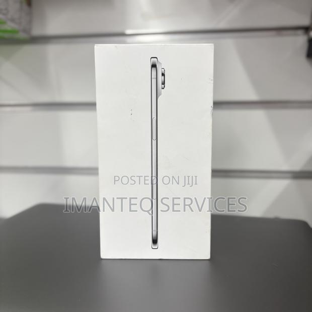 New Apple iPhone Air 256 GB White · Photo 2