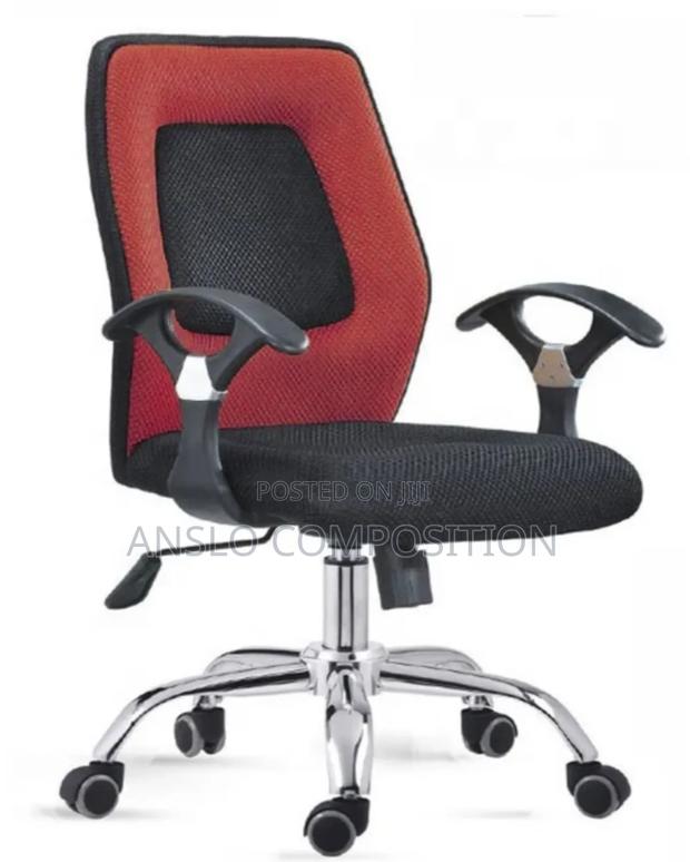 Reddish Swivel Chair · Photo 1
