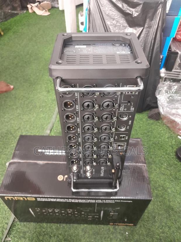 Midas 18 Channel Mixer Mr18 · Photo 3
