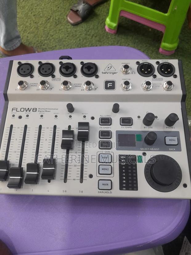 Flow 8 Digital Mixer · Photo 1