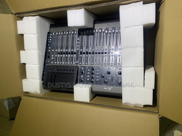 Behringer X32 Digital Mixer · Photo 3