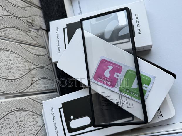 Fold 7, Stand Wrist Strip · Photo 4