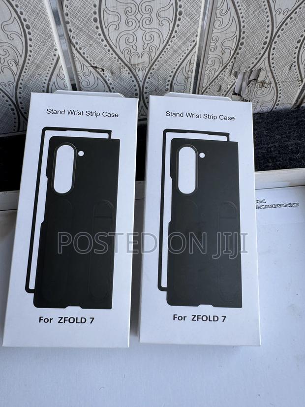 Fold 7, Stand Wrist Strip · Photo 1