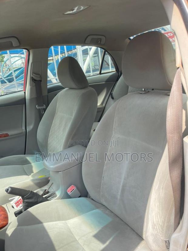 Toyota Corolla 2009 Red · Photo 4