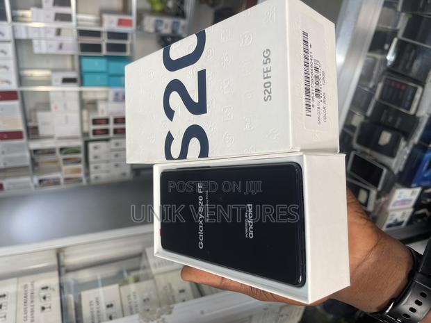 New Samsung Galaxy S20 FE 128 GB Black · Photo 2