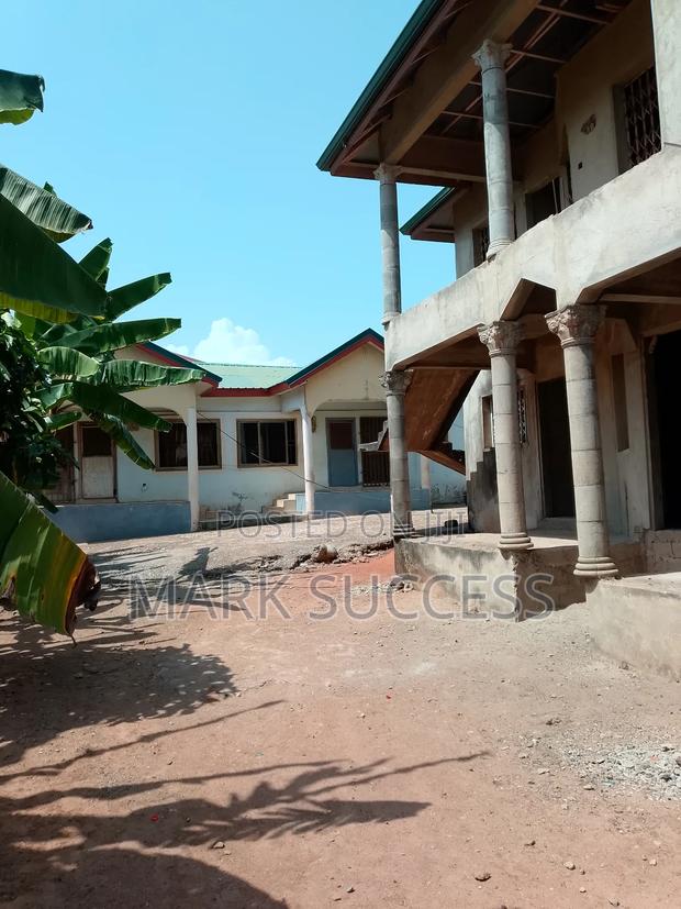 6bdrm Block of Flats in Bortiano for sale · Photo 3