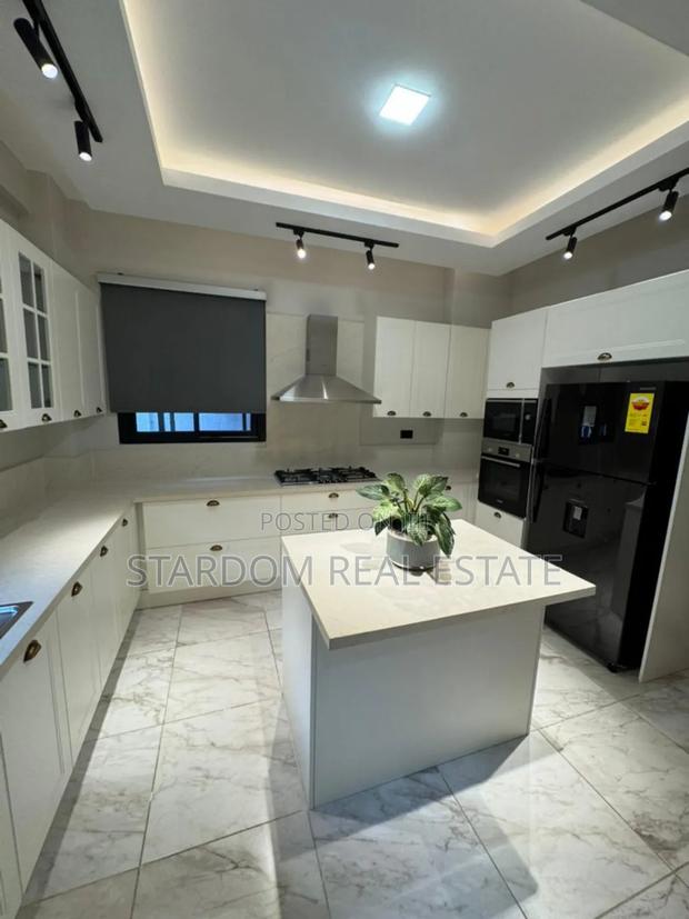 Furnished 5bdrm Mansion in Cantonments for sale · Photo 2