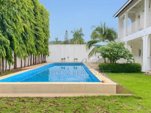 Furnished 4bdrm Mansion in Airport Hills for sale · Photo 4