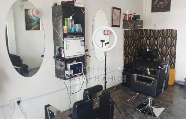 Well Equipped Barbershop for Urgent Sale · Photo 2