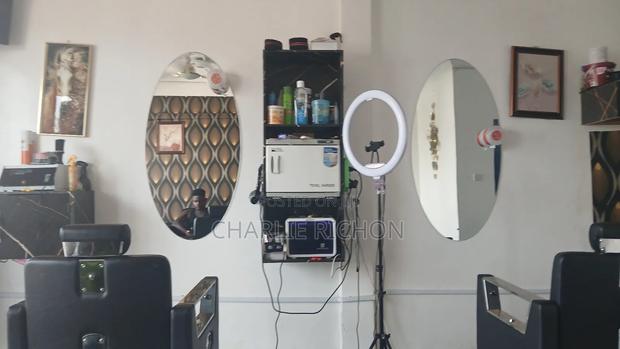Well Equipped Barbershop for Urgent Sale · Photo 4