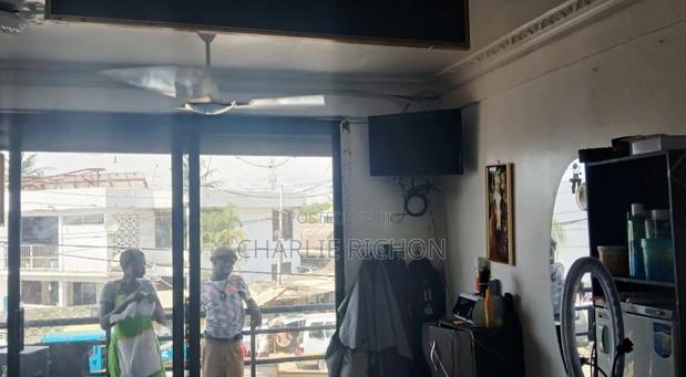 Well Equipped Barbershop for Urgent Sale · Photo 5