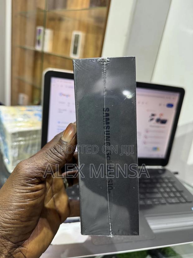 New Samsung Galaxy S10e 128 GB Black · Photo 2