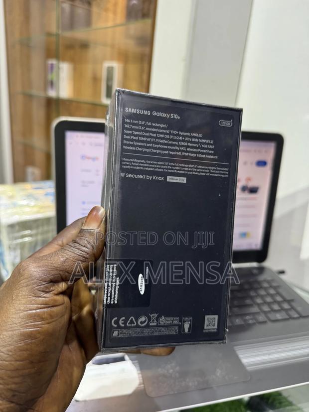 New Samsung Galaxy S10e 128 GB Black · Photo 3
