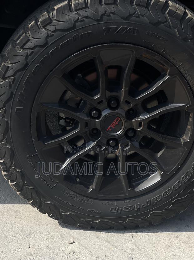 Toyota Tundra Limited 2022 Green · Photo 5