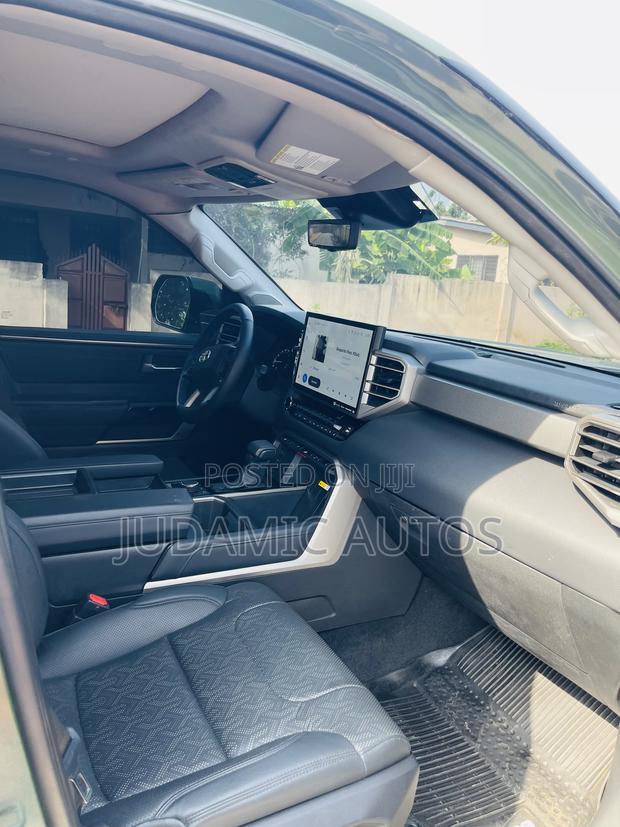 Toyota Tundra Limited 2022 Green · Photo 8