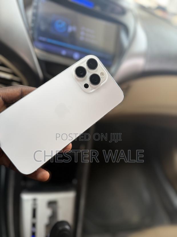 Apple iPhone 16 Pro Max 256 GB White · Photo 2