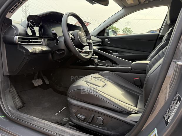 Hyundai Elantra Limited IVT 2025 Gray · Photo 6