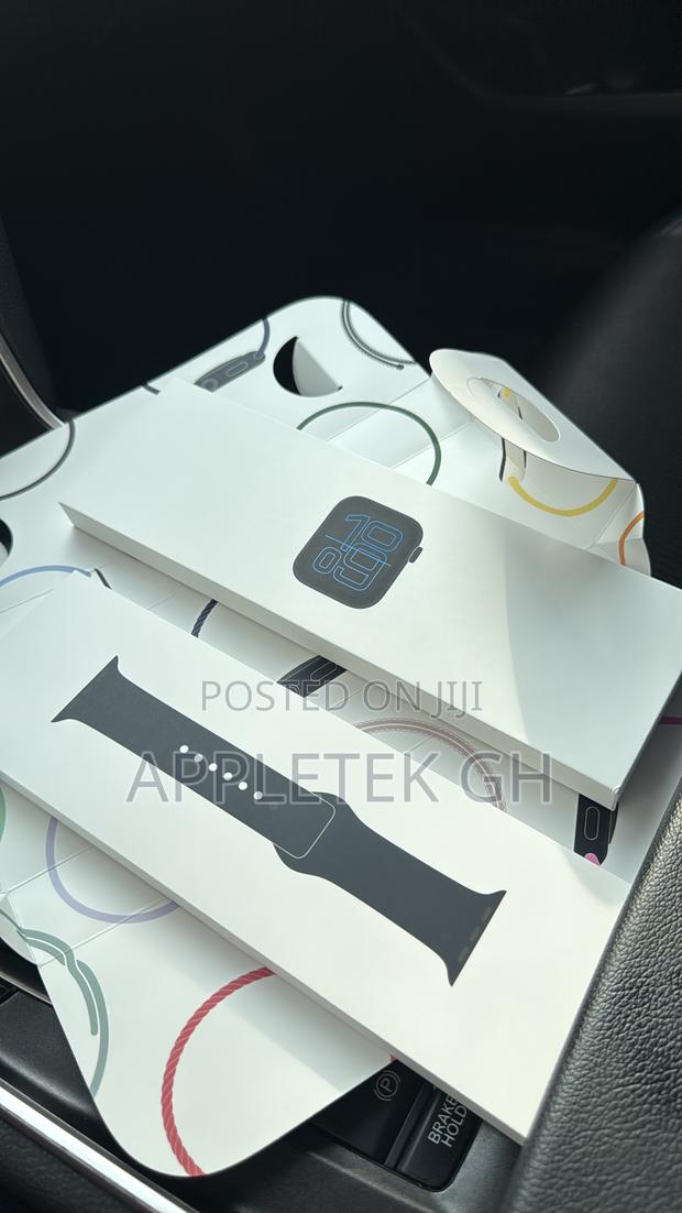 New Apple Watch Series Se 3 40mm GPS Only · Photo 2