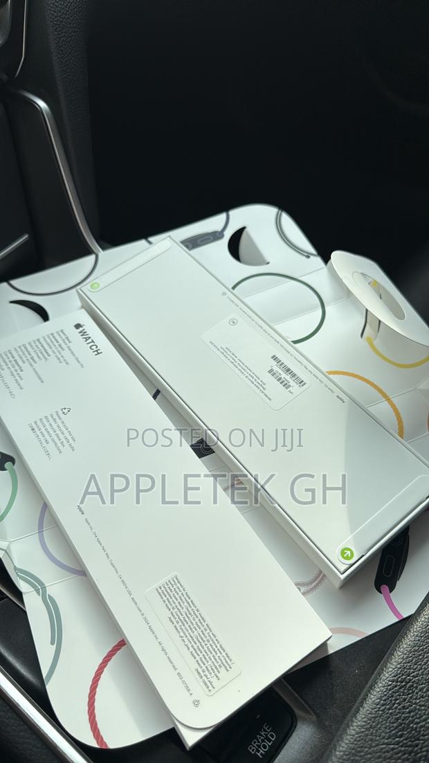 New Apple Watch Series Se 3 40mm GPS Only · Photo 3