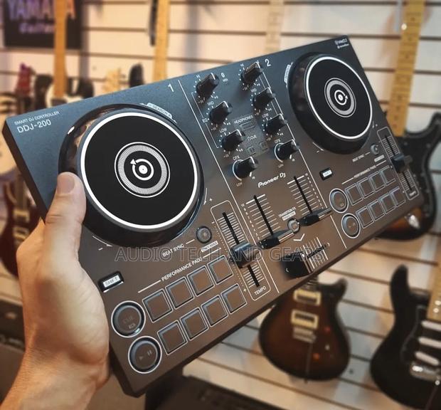 Pioneer DDJ-200 Smart Controller · Photo 1