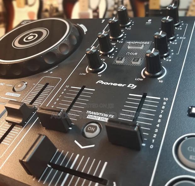 Pioneer DDJ-200 Smart Controller · Photo 2