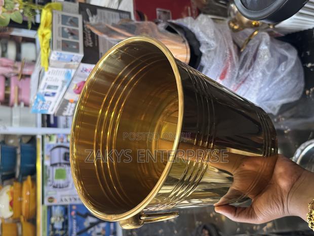 Golden Ice Bucket · Photo 2