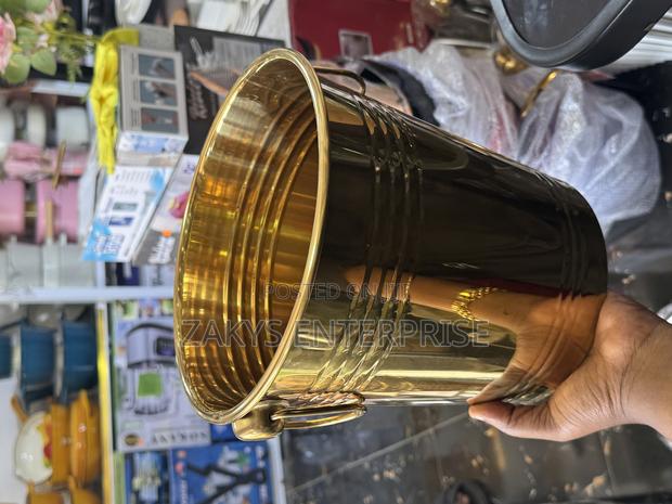 Golden Ice Bucket · Photo 1