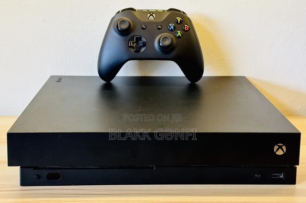 Xbox One X 1tb + Controller + Fc26 Game · Photo 1