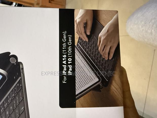 iPad 11th(A16, 2025)/10th Gen Esr Case With Magic Keyboard Original · Photo 2