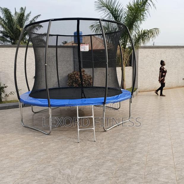 Trampoline 12ft With Safety Net Capacity 5-8 · Photo 4